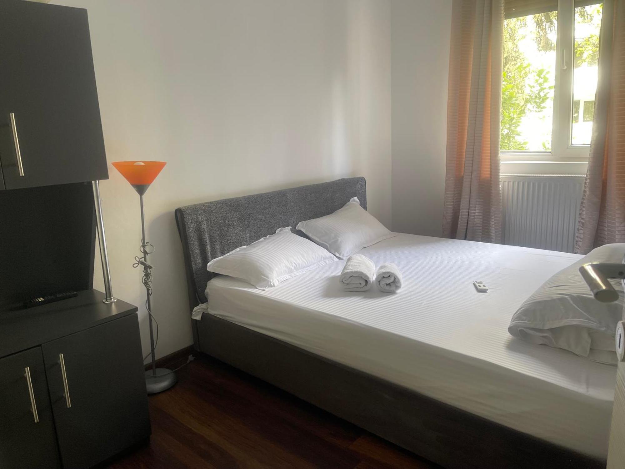 Carlitos Apt Râmnicu Vâlcea Екстериор снимка