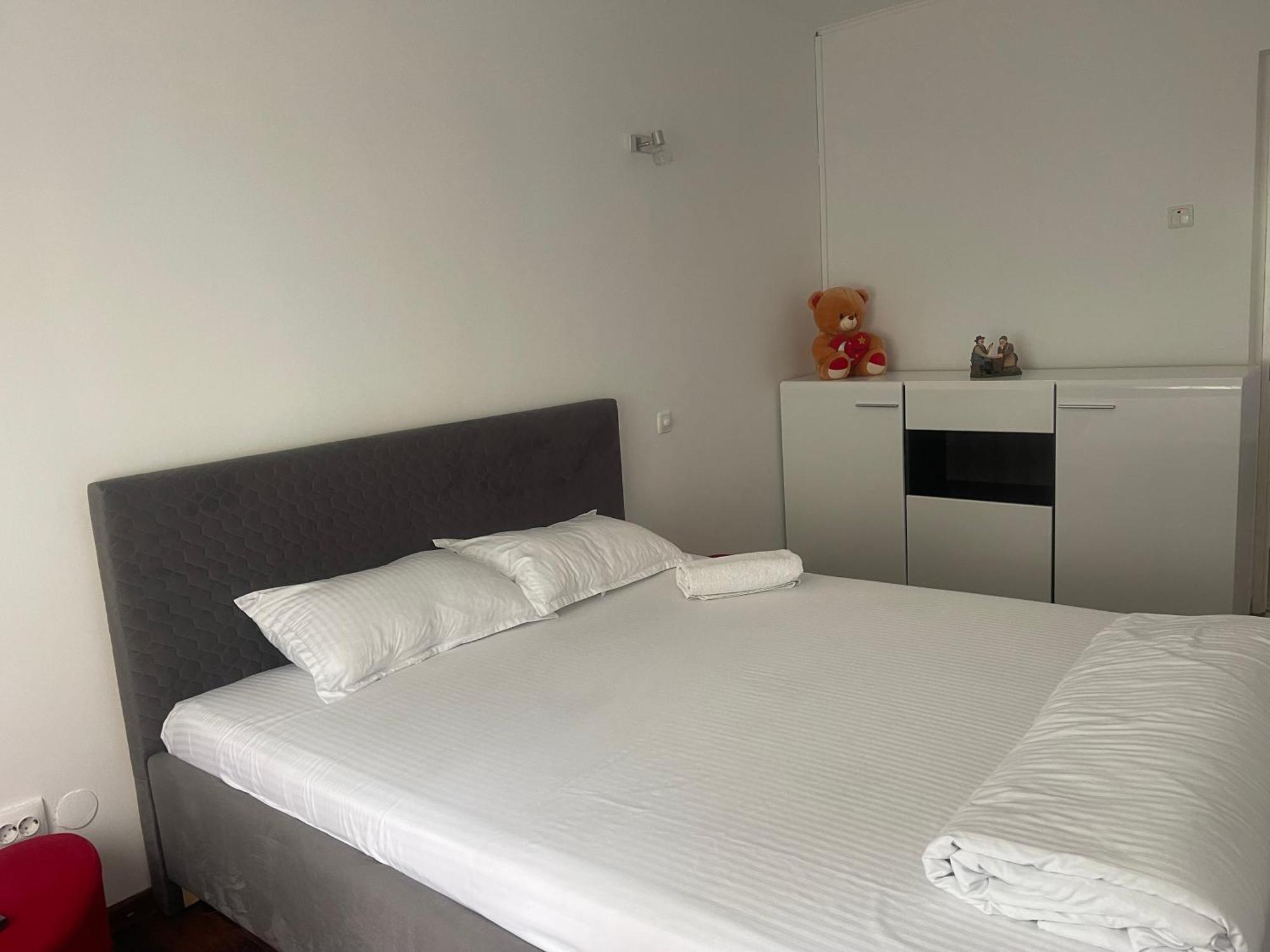 Carlitos Apt Râmnicu Vâlcea Екстериор снимка